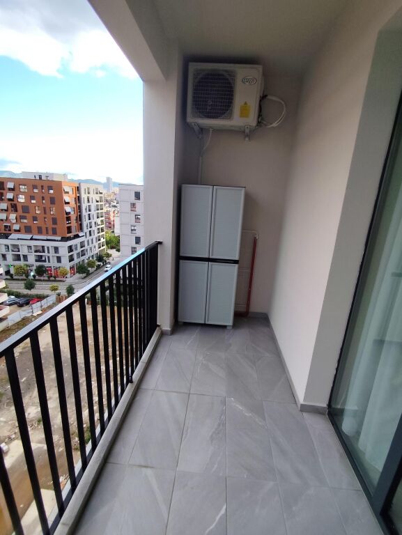Appartamento 1+1 in affitto, vicino all'Ospedale Nene Tereza Complesso ASL 500 Mila leke