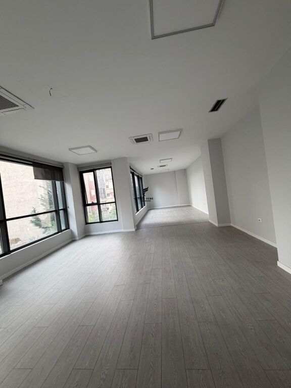 UFFICIO IN AFFITTO 404 M2 NUOVO MERCATO 520.000 LEKE FH-74595