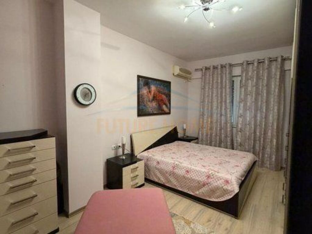 Shitet, Apartament 2+1+Depo, Rruga e Barrikadave, Tiranë