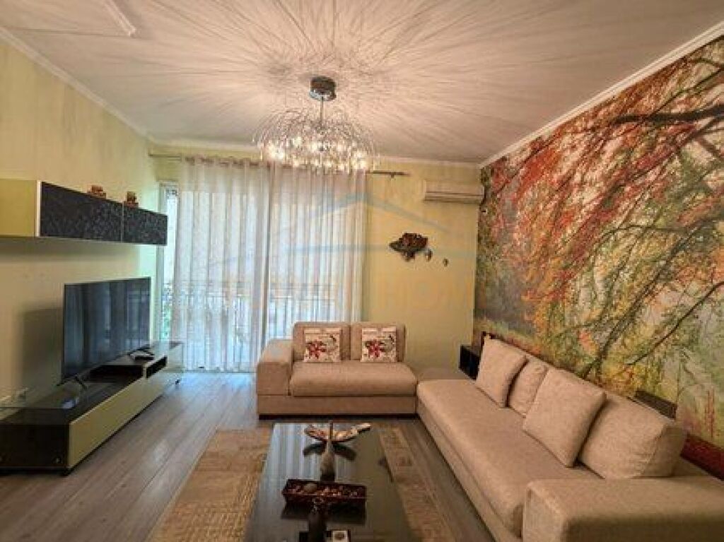 Shitet, Apartament 2+1+Depo, Rruga e Barrikadave, Tiranë
