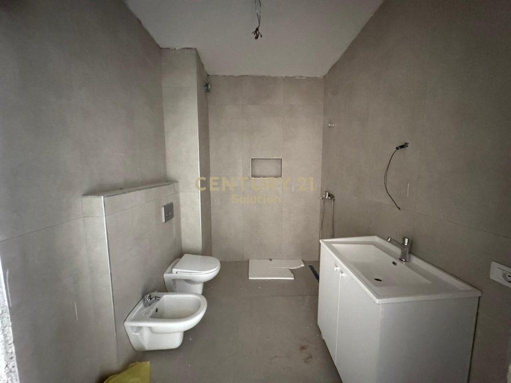 APARTMENT 2+1+2 TOILETS FOR SALE NEAR THE FRATARI COMPLEX!