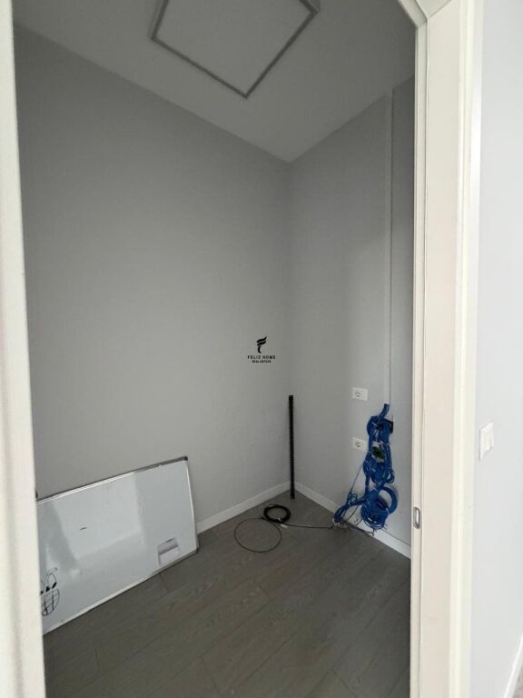 UFFICIO IN AFFITTO 404 M2 NUOVO MERCATO 520.000 LEKE FH-74595