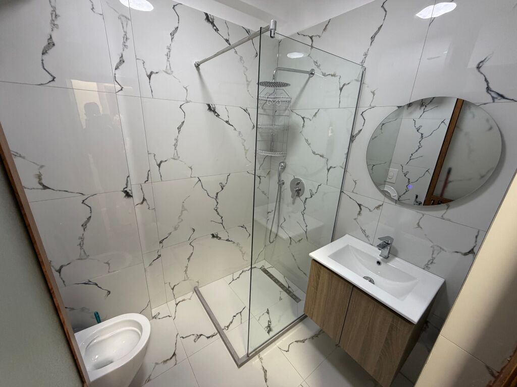 Affitto appartamento 1+1, Presso Optika Roma Nuovo Mercato 60.000 lek Trattabile