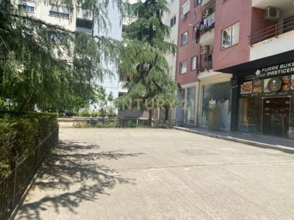 Negozio in vendita di 60 m² in Via Panajot Pano, all'interno del Complesso Dilo 2 !