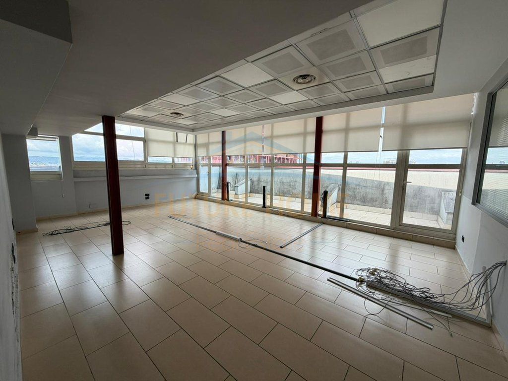 LOCALE IN AFFITTO PER UFFICI, VIA KAVAJES