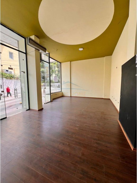 Affitto, Spazio Commerciale, Via Pjeter Budi, Tirana