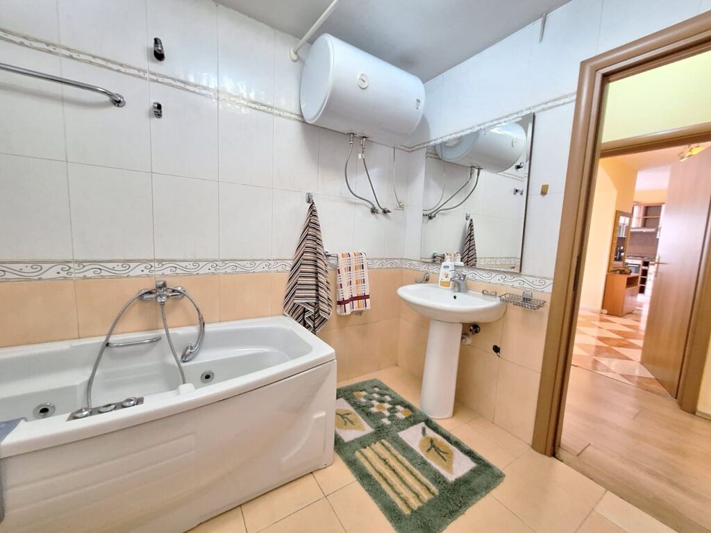 Apartment 2+1+2 with 1 balcony for sale on Kosovareve street