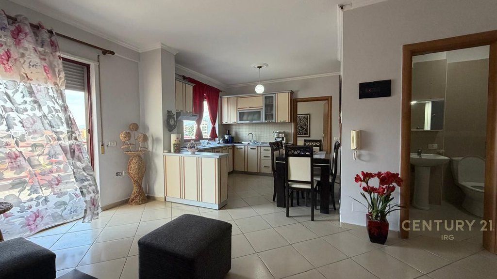 APARTAMENT 2+1 PRANE GJIMNAZIT PARTIZANI!