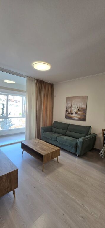 Appartamento 1+1+1 con balcone in affitto, 55 m², in via Barrikadave