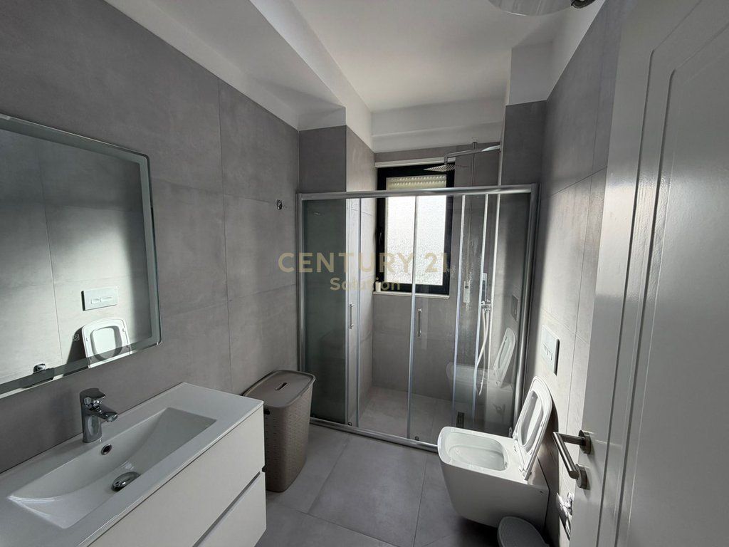 APARTAMENT 2+1+2 + PARKING PER SHITJE TEK RRUGA E DURRESIT !