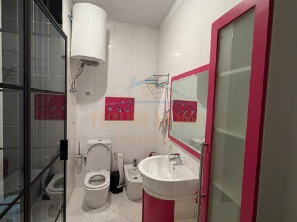 Shitet, Apartament 2+1+Depo, Rruga e Barrikadave, Tiranë