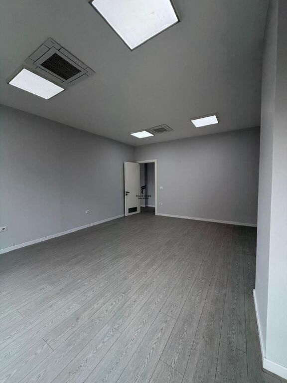 UFFICIO IN AFFITTO 404 M2 NUOVO MERCATO 520.000 LEKE FH-74595