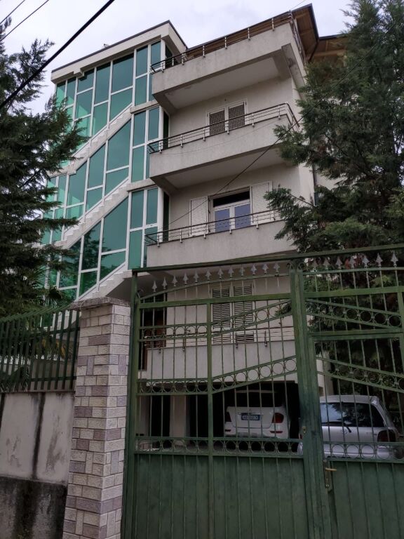 Casa a 4 Piani – Piani in Affitto