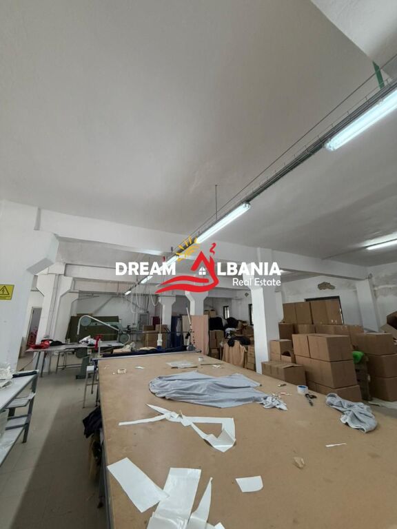 Edificio commerciale in affitto in via Fabrika e Qelqit - Tirana (4281306)