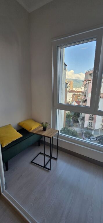 Appartamento 1+1+1 con balcone in affitto, 55 m², in via Barrikadave