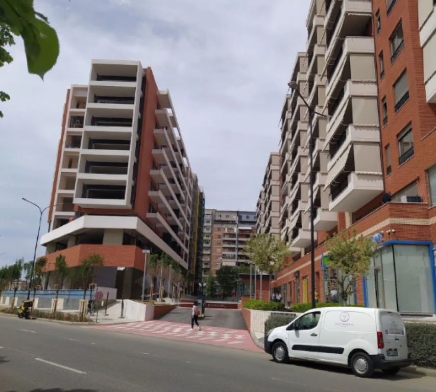 Locale Commerciale in Affitto – Complesso Delijorgji