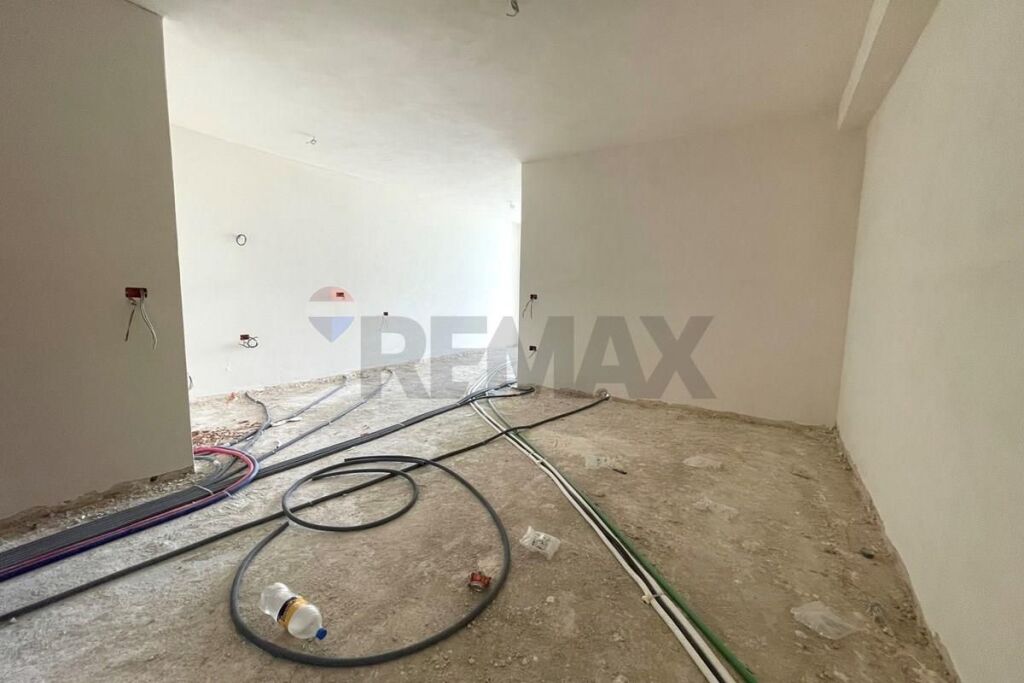 Apartament - Për Shitje - Tregu Elektrik I Ri, Tiranë(ID: 530181070-400)