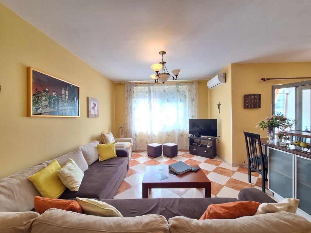 Apartment 2+1+2 with 1 balcony for sale on Kosovareve street
