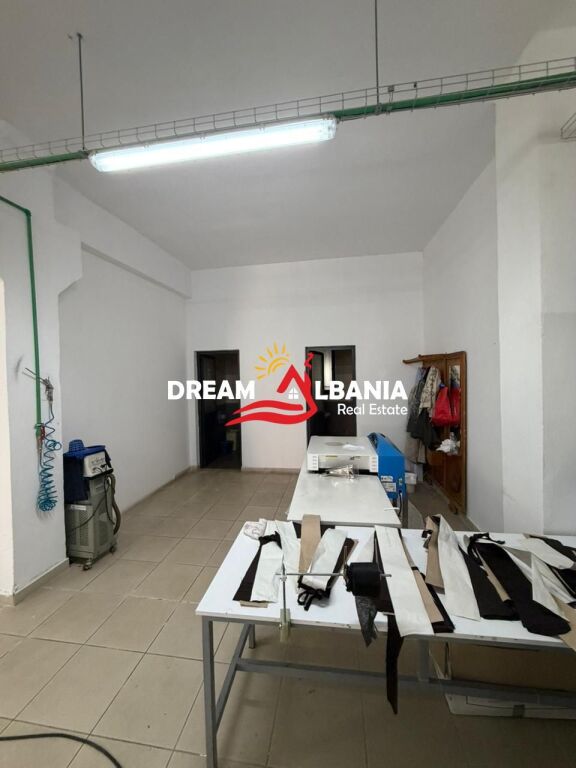 Edificio commerciale in affitto in via Fabrika e Qelqit - Tirana (4281306)