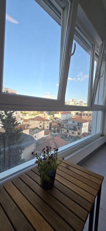 Appartamento 1+1+1 con balcone in affitto, 55 m², in via Barrikadave