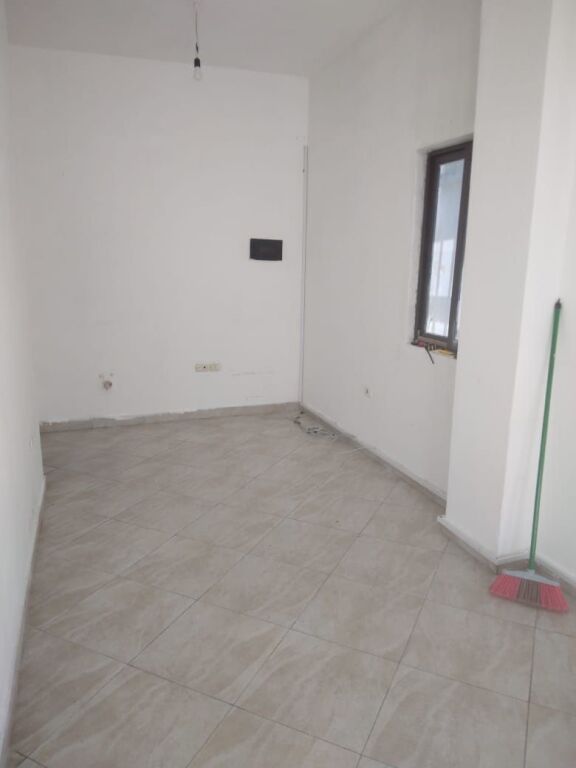 Affitto | Ambjent Biznesi | Stacioni i Trenit | 200 €/mese