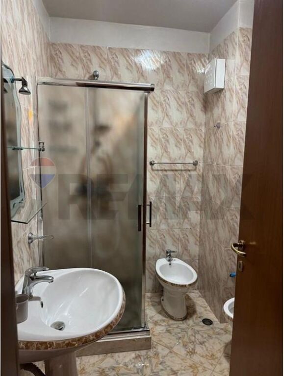 Jepet Apartament 1+1 me Qira te Sheshi Wilson