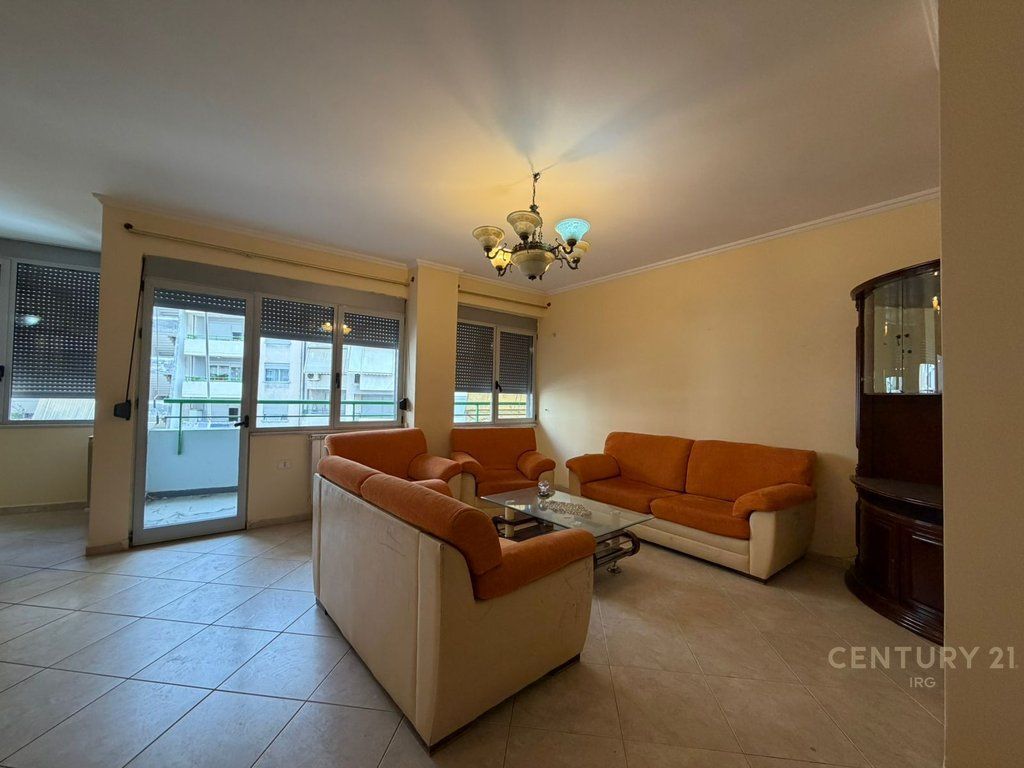 Spazio per ufficio, Al Complesso Halili !! 1.000 € /Mese