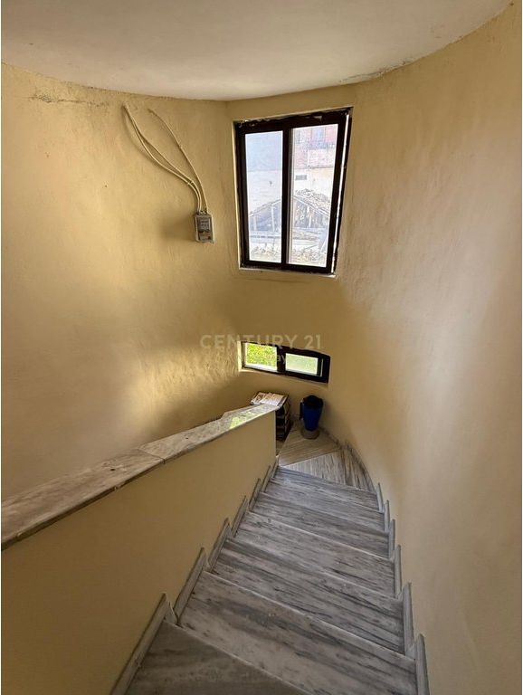 2+1+1t+3 balconies + terrace+shared ownership land