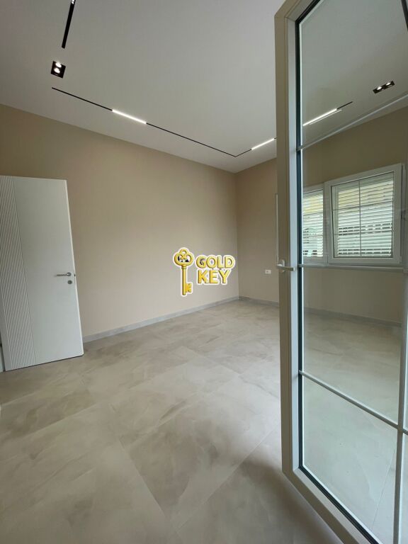 🏡 BUSINESS PREMISES FOR RENT TRAIN STATION DURRES