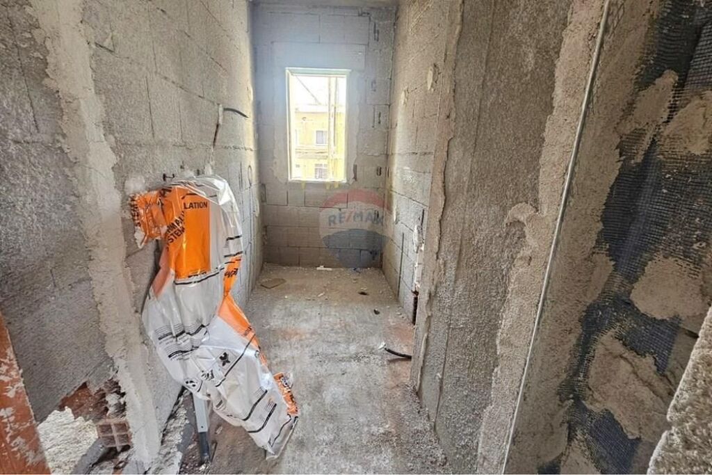 Apartment 2+1+2 for sale on Elbasani Street