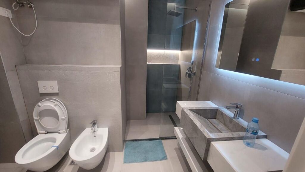 Komuna e Parisit, jepet me qera apartament 1+1 modern