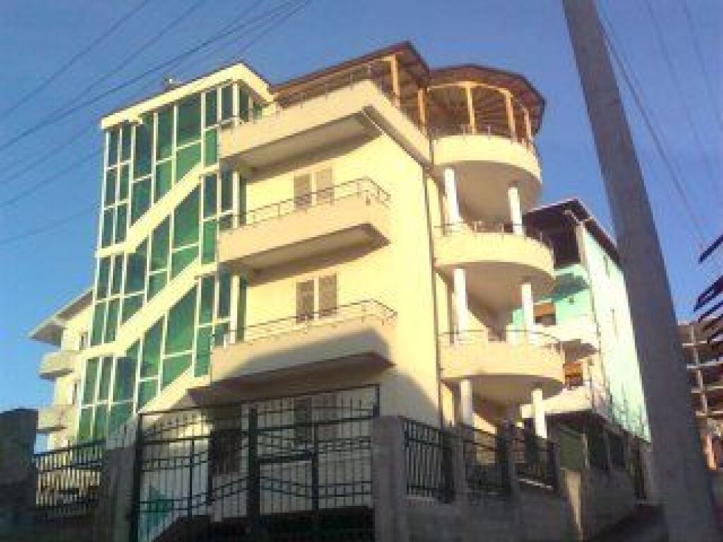Casa a 4 Piani – Piani in Affitto