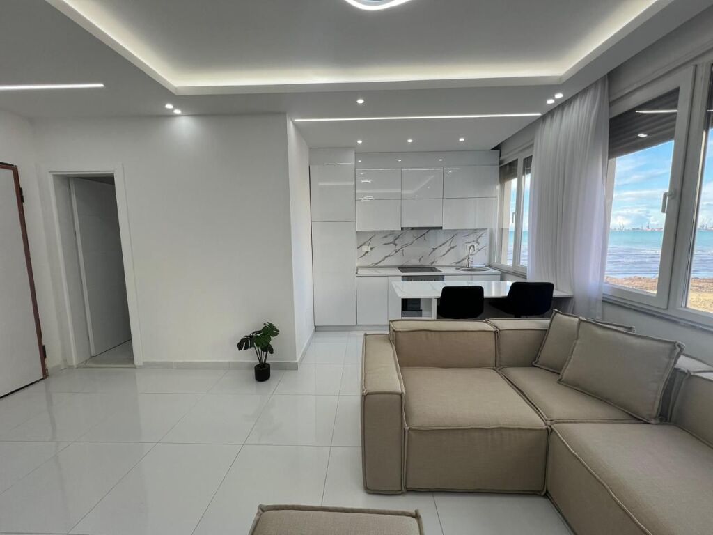 Jepet apartament me qera 1+1 pamje deti