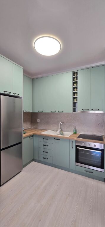 Appartamento 1+1+1 con balcone in affitto, 55 m², in via Barrikadave