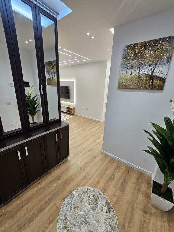 Shitet Apartament 2+1