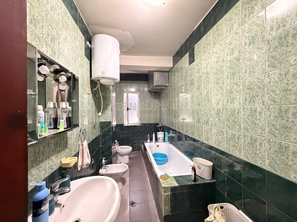 VENDIAMO APPARTAMENTO 1+1 VICINO ALLA SCUOLA ROSSA!! 150.000 €