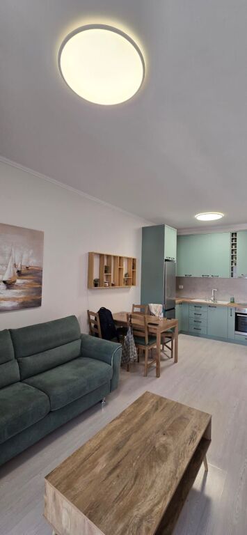 Appartamento 1+1+1 con balcone in affitto, 55 m², in via Barrikadave