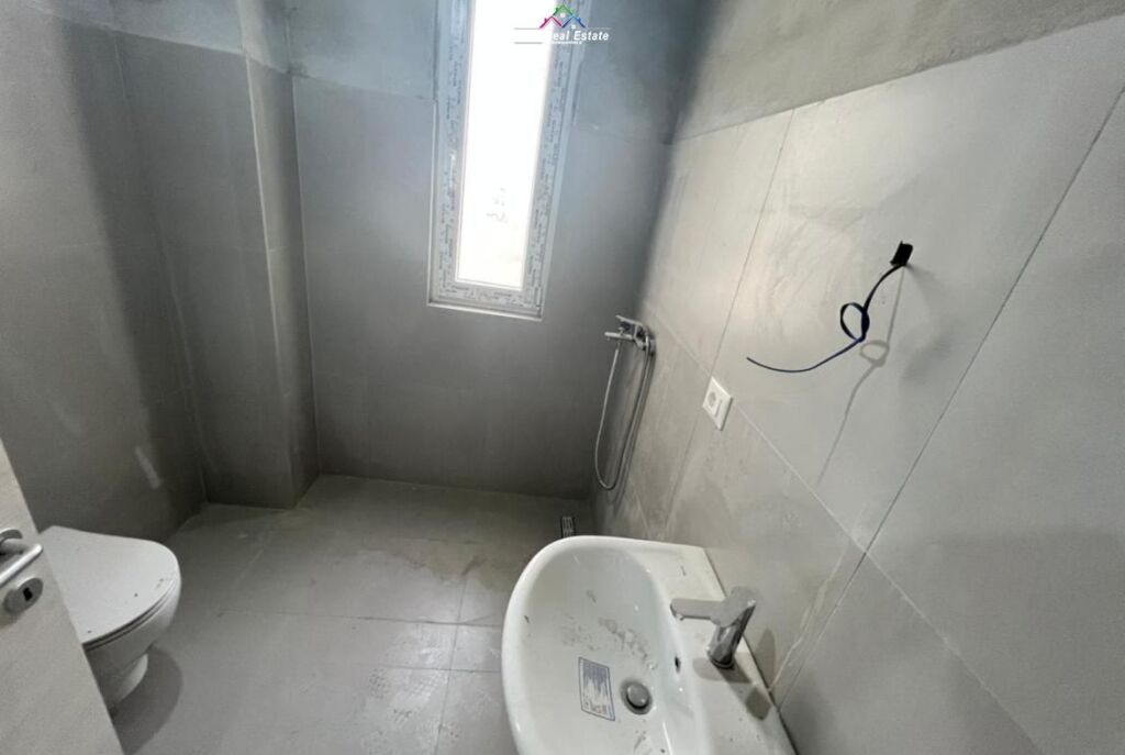 Ufficio in Affitto 3+1 a Astir (ID BZ2966) Tirana