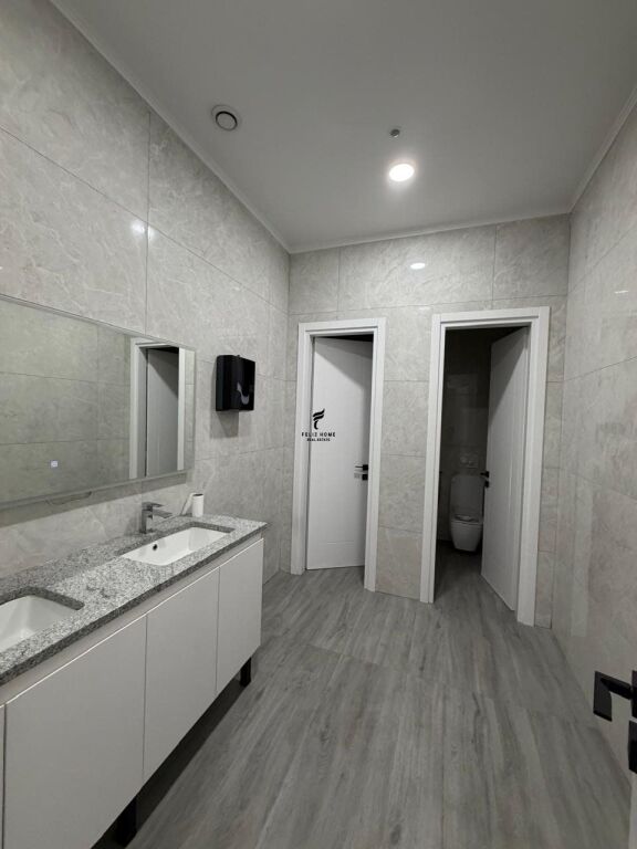 UFFICIO IN AFFITTO 404 M2 NUOVO MERCATO 520.000 LEKE FH-74595