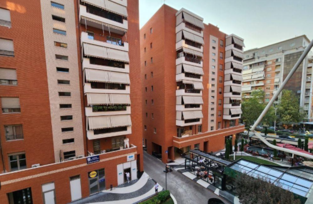 Locale Commerciale in Affitto – Complesso Delijorgji