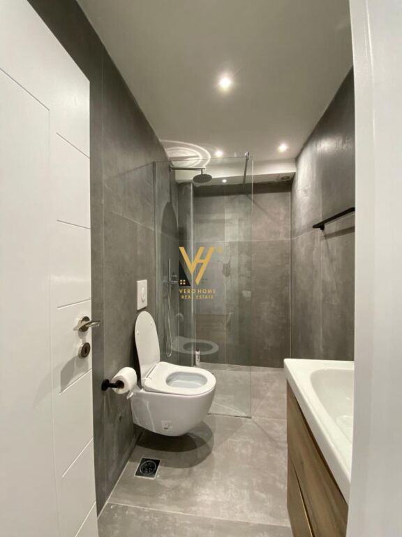JEPET APARTAMENT 1+1 ME QIRA TE MYSLYM SHYRI 65.000 LEKE