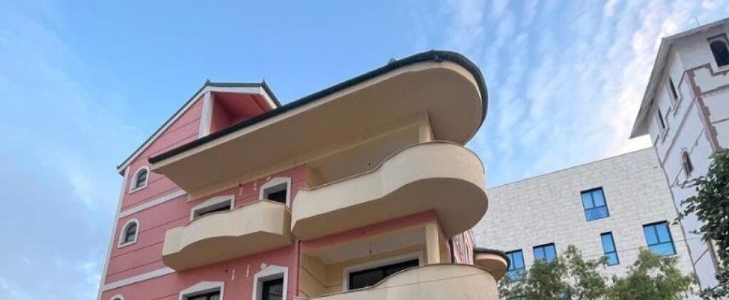 In vendita / In affitto edificio al Lago Secco