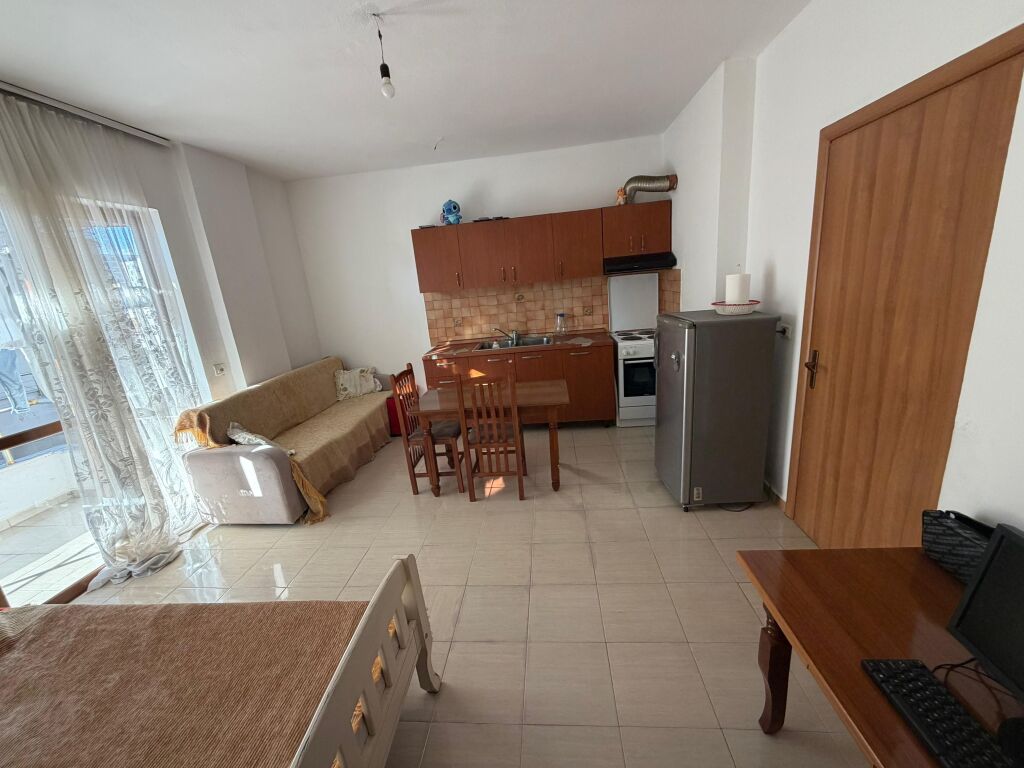 Apartament 1+1 me qera ne Xhamllik tek Kastrati
