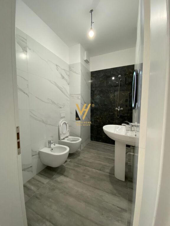 JEPET ZYRE 72 M2 ME QIRA TE KIKA 2, KOMUNA PARISIT 70.000 LEKE