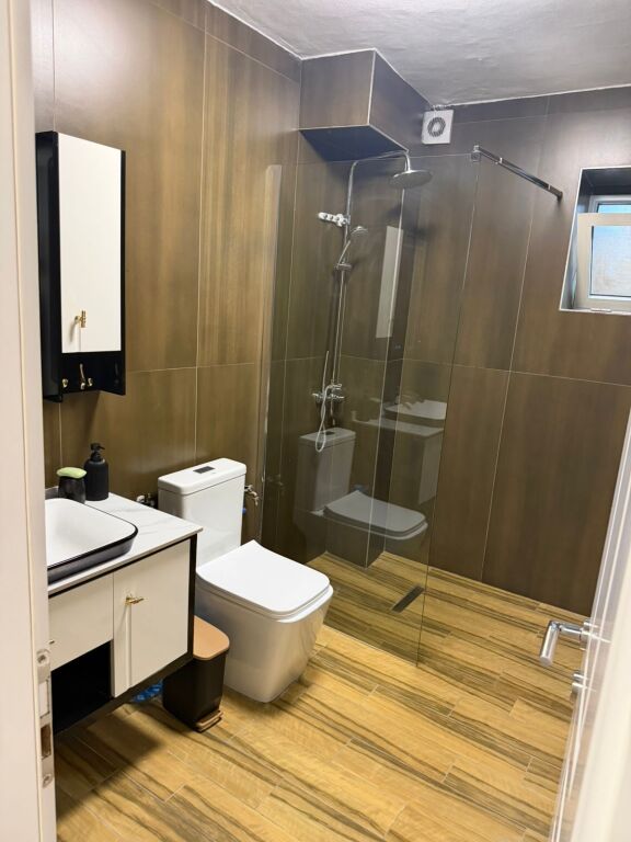 🏡 Appartamento 1+1 in Affitto da Irfan Tomini, al Palazzo con Freccia