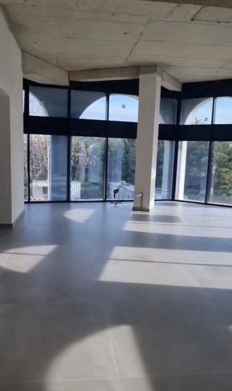 UFFICIO IN AFFITTO 177 M2 EX CAMPO DI AVIAZIONE 2.150 EURO FH-74627