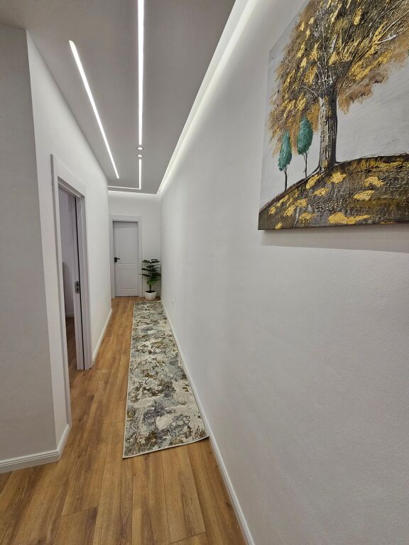 Shitet Apartament 2+1