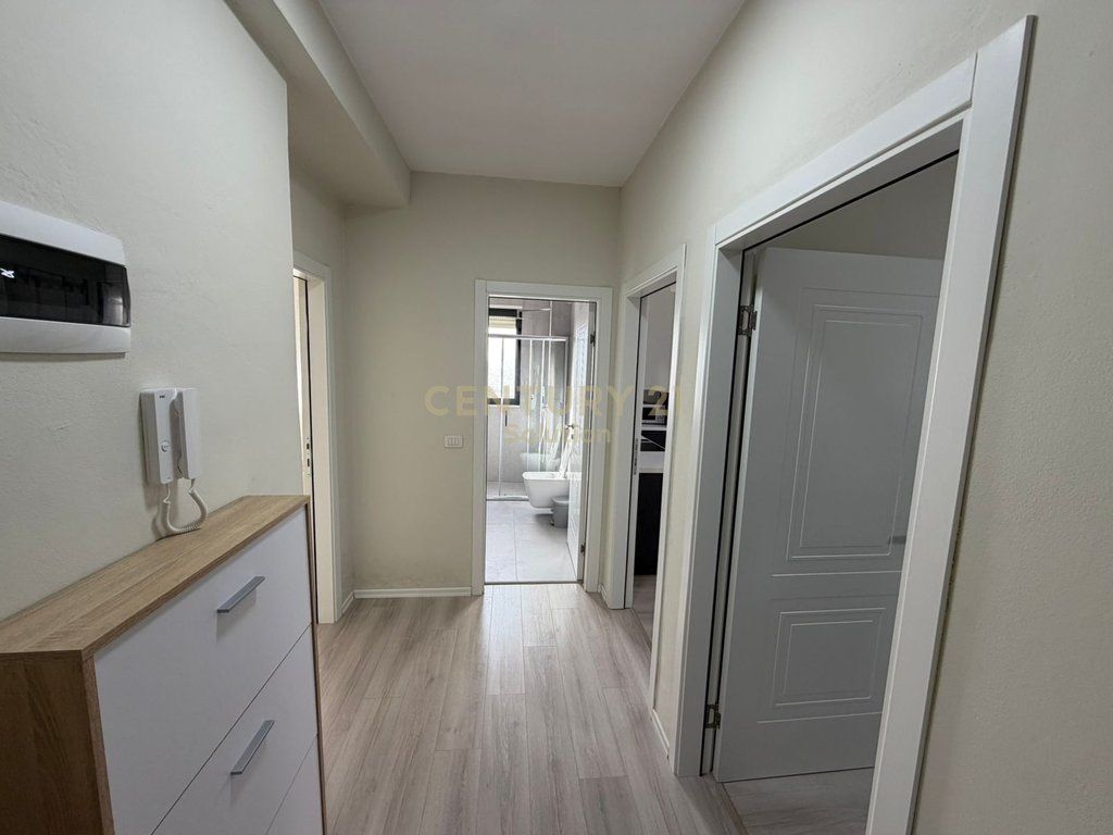 APARTAMENT 2+1+2 + PARKING PER SHITJE TEK RRUGA E DURRESIT !