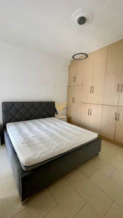 JEPET APARTAMENT 1+1 ME QERA TE RRUGA HIM KOLLI 800 EURO