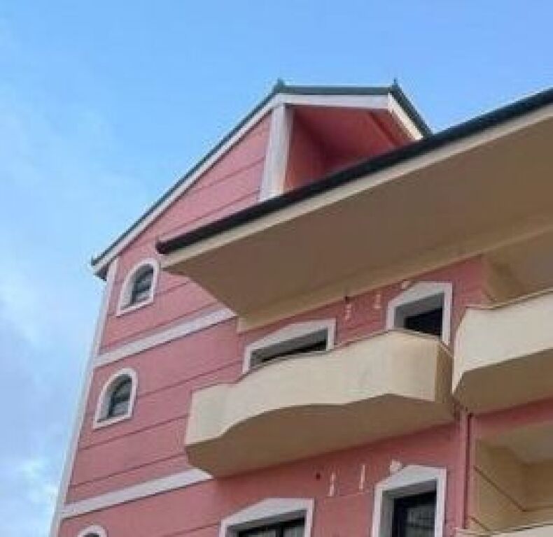 In vendita / In affitto edificio al Lago Secco